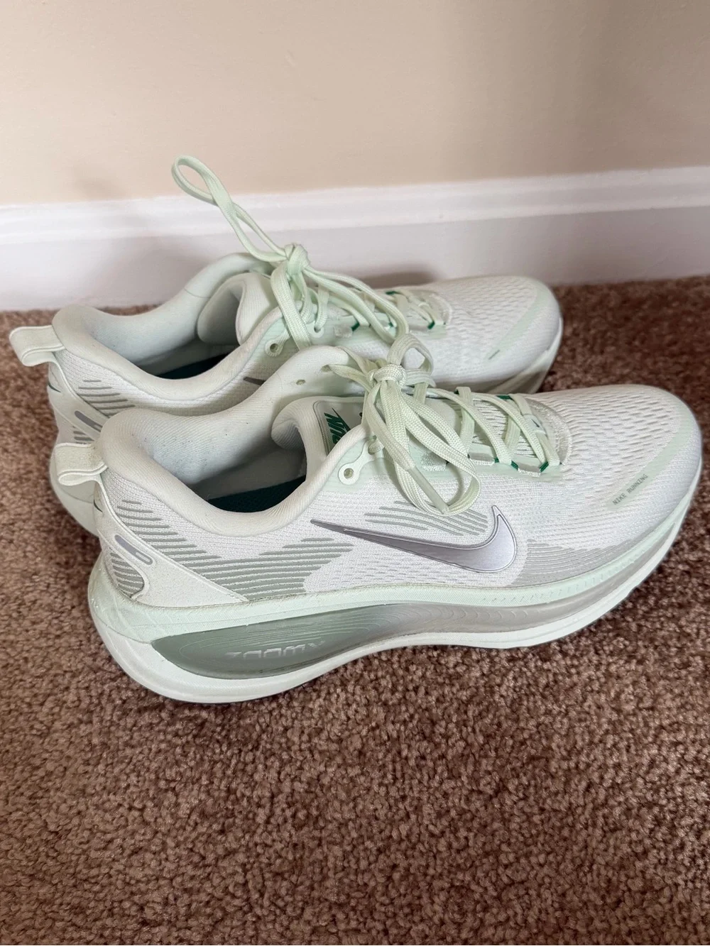 Nike Women’s Mint Green Athletic Running Shoes